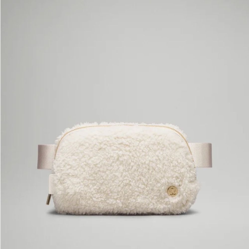 Lululemon Sherpa belt bag NWT - Picture 3 of 5